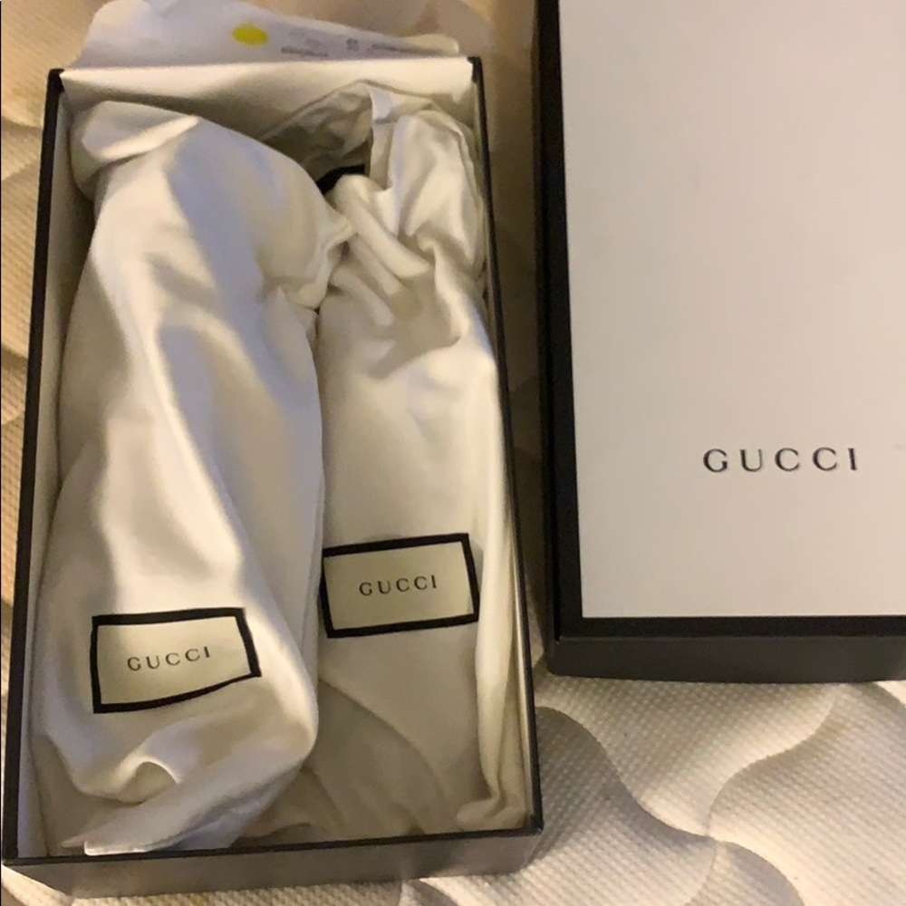 Gucci slide for men in mint condition worn once